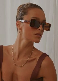 Peppermayo Beach House Sunglasses - Tort 8 Peppermayo Beach House Sunglasses - Tort -Peppermayo Shop 00f3ff4ef7b24e4397673ce2747466c4