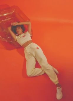 Vacancy Supply X Micke Lindebergh - Blume Sweatpant - Buttercream -Peppermayo Shop 2502294bc8d84a0d819568f1428f13b3