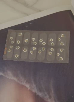 Peppermayo Daisy Baby Nail Art Set - White Daisy -Peppermayo Shop 496dbc78f5a64f5687f2d38455fbca8e