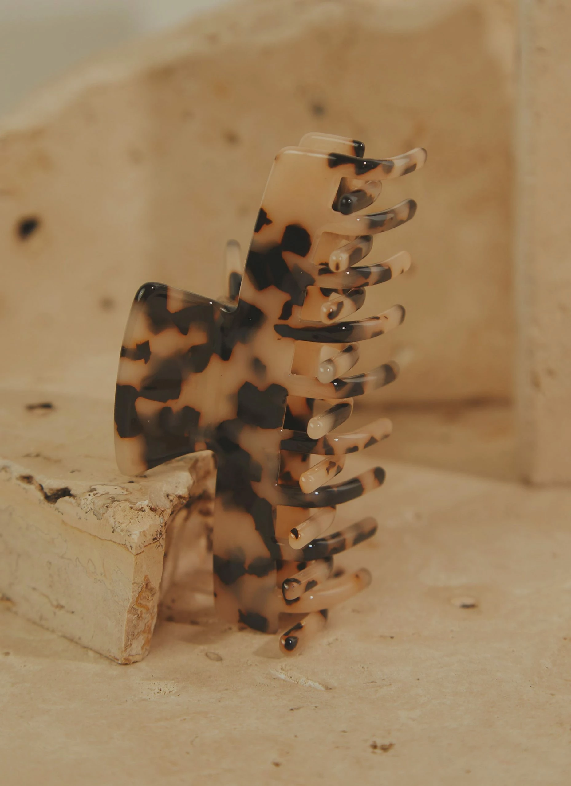 Peppermayo See Both Sides Hair Clip - Tort 8 Peppermayo See Both Sides Hair Clip - Tort - Image 6