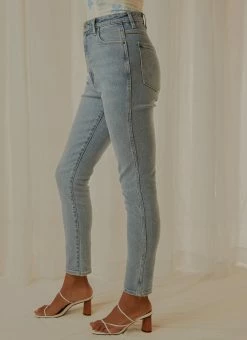 Wrangler Tyler Rolled Jean - Integral Vintage 10 Wrangler Tyler Rolled Jean - Integral Vintage -Peppermayo Shop 6eebb6684ac94f2fa4ae552e4ac24f55 47338eeb aa8d 407e 81d0 7333173ffe18