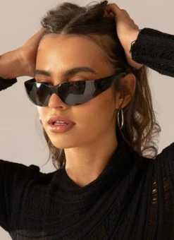 Peppermayo Exclusive Misfit Sunglasses - Blackout