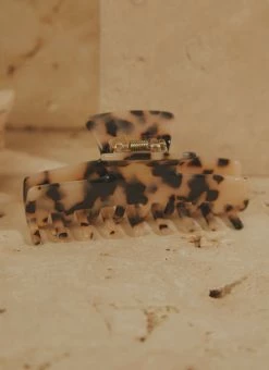 Peppermayo See Both Sides Hair Clip - Tort 15 Peppermayo See Both Sides Hair Clip - Tort -Peppermayo Shop 7e356c9680fb4e3fbcee469f2c4c6264