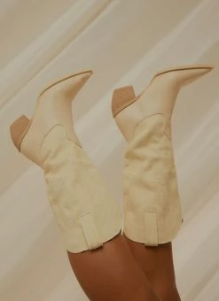 Cult Avenue Backseat Rider Cowboy Boot - Bone 8 Cult Avenue Backseat Rider Cowboy Boot - Bone -Peppermayo Shop f1977c8207e74ae5a5e8db2164ba2f1b